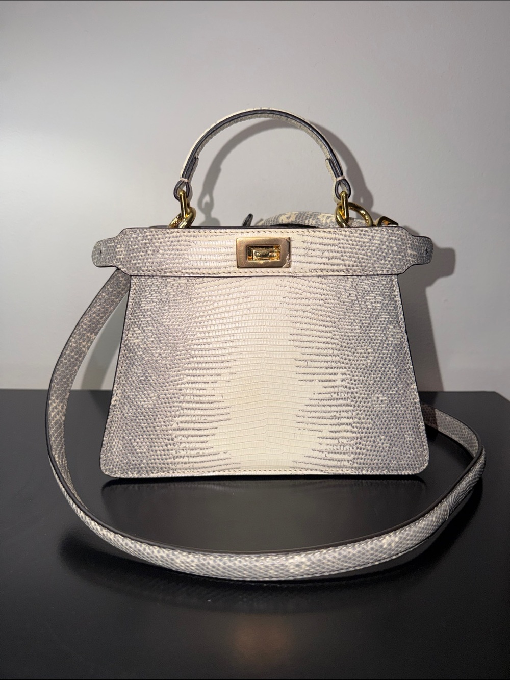 FENDI Lizard Peekaboo ISeeU